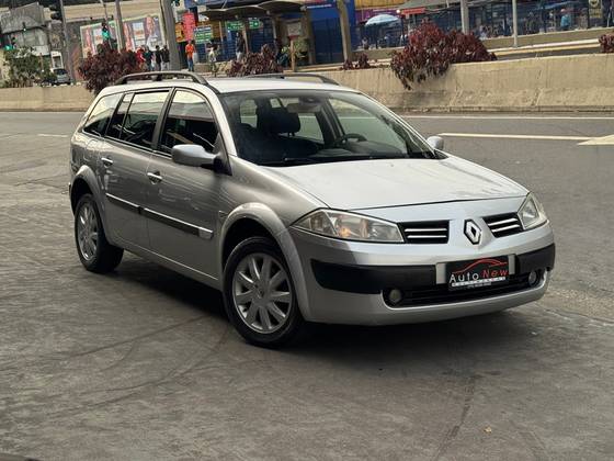 RENAULT MEGANE 1.6 DYNAMIQUE GRAND TOUR 16V FLEX 4P MANUAL RENAULT MEGANE 1.6 DYNAMIQUE GRAND TOUR 16V FLEX 4P MANUAL